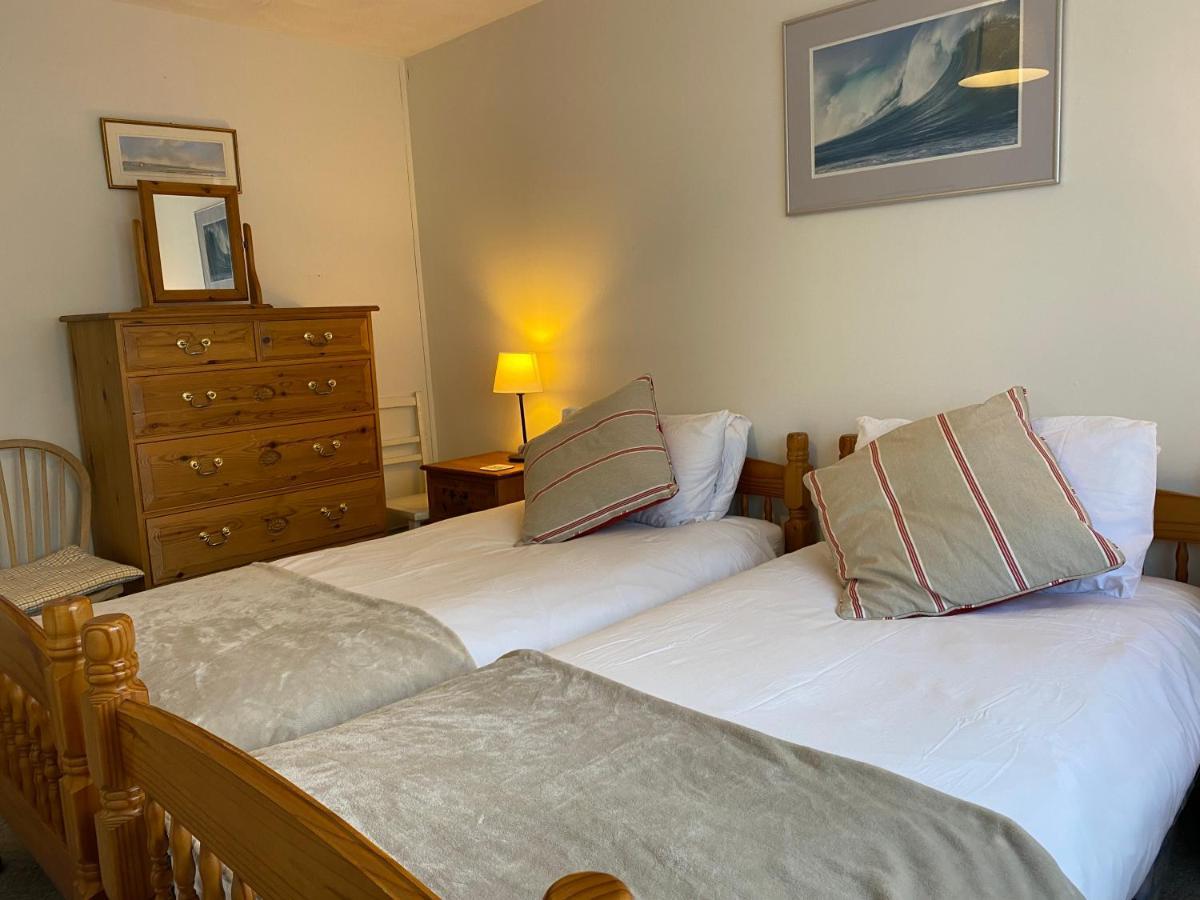 Trafalgar, Lovely Ground Floor Flat With Outside Patio Garden, Minutes Walk To Seafront Seaview Bagian luar foto