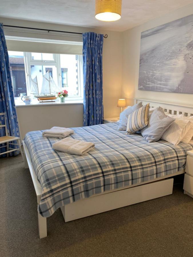 Trafalgar, Lovely Ground Floor Flat With Outside Patio Garden, Minutes Walk To Seafront Seaview Bagian luar foto