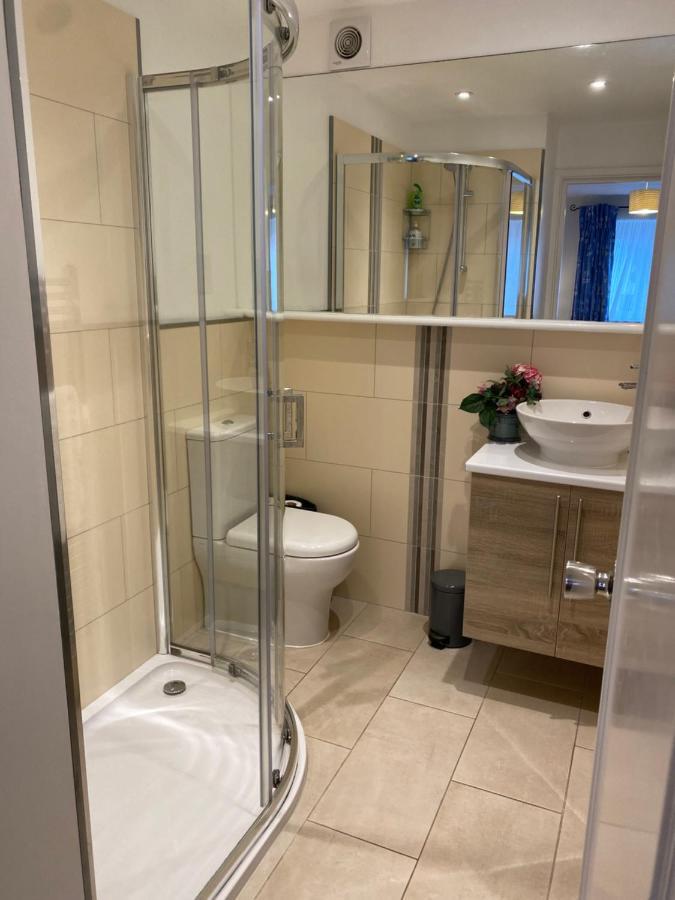 Trafalgar, Lovely Ground Floor Flat With Outside Patio Garden, Minutes Walk To Seafront Seaview Bagian luar foto