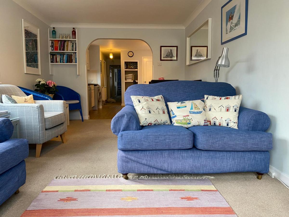 Trafalgar, Lovely Ground Floor Flat With Outside Patio Garden, Minutes Walk To Seafront Seaview Bagian luar foto